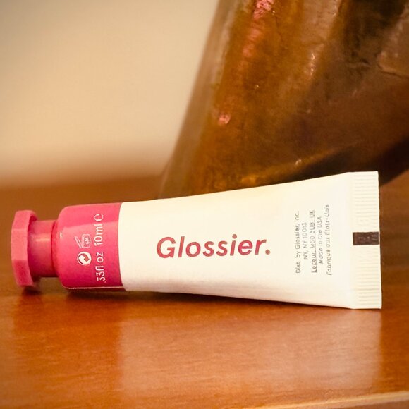 Glossier Cloud Paint seamless cheek color Haze (deep fuscia) cruelty free - Picture 4 of 5
